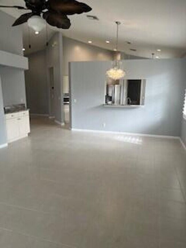 Foto del edificio - 2641 Clipper Cir