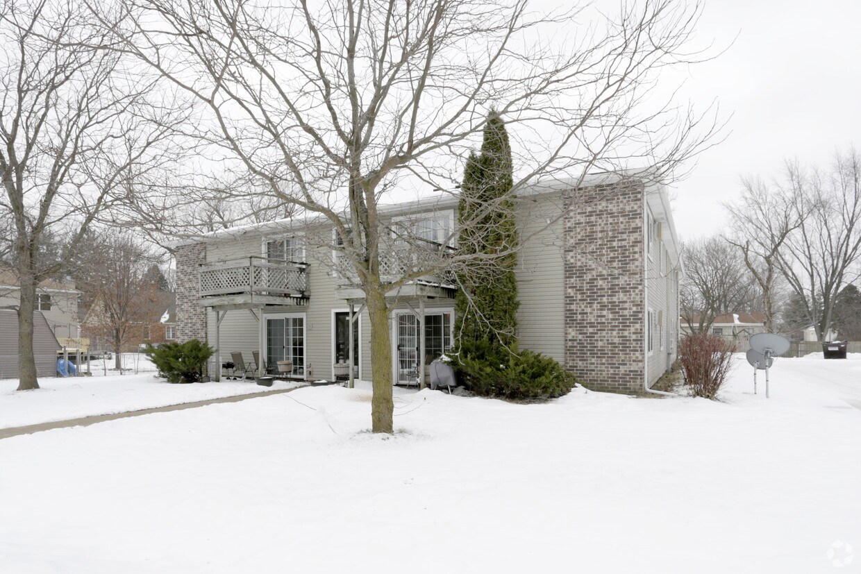 205207 W Main St, Poplar Grove, IL 61065 Apartments in Poplar Grove, IL