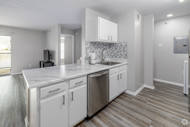 2BR, 2BA - 950SF - Kitchen - Highline Apartments