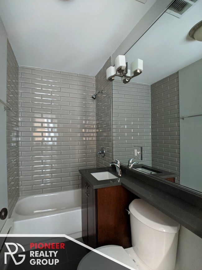 Foto del edificio - 536 W Arlington Pl