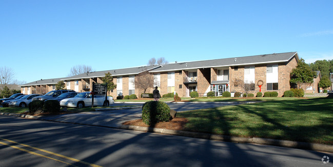 Building Photo - Holly Hill Apartment Homes