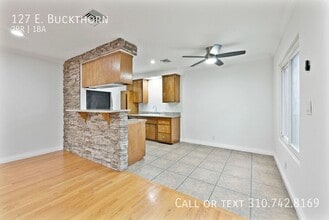 Building Photo - 127 E Buckthorn St