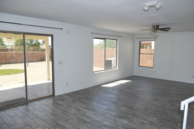 Building Photo - 16025 W Diamond St
