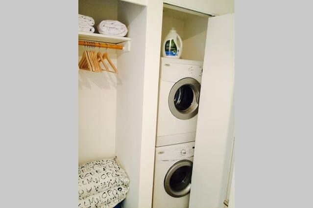 Foto del edificio - 2404 Thorndyke Pl W