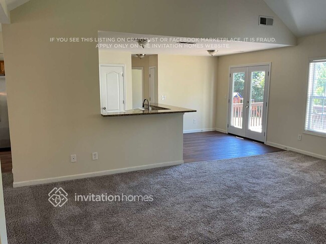 Building Photo - 6255 Queensdale Dr