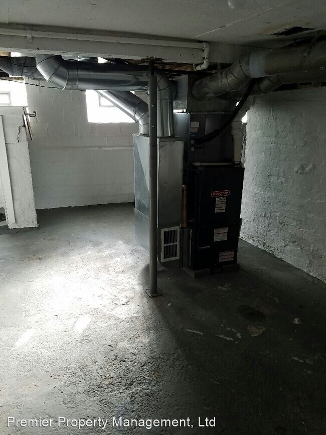 Building Photo - 4 br, 1 bath House - 1398 Washington Blvd