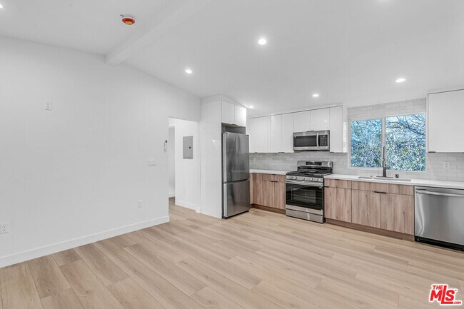 Foto del edificio - 5413 Troost Ave