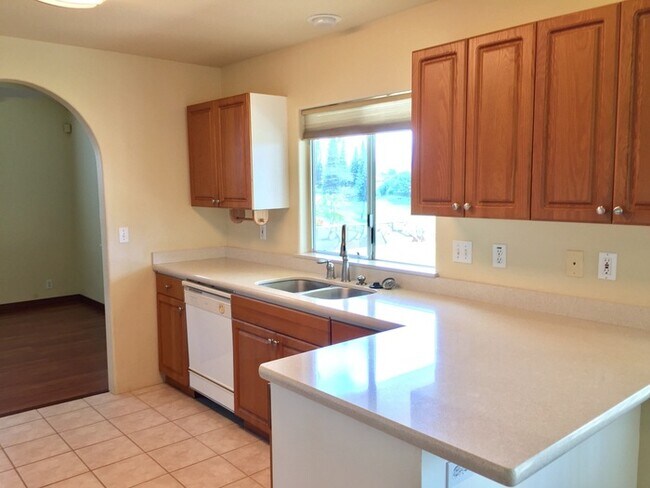 Building Photo - 4 Bed, 2.5 Bath Executive House in Waikele...