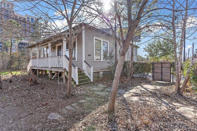 Building Photo - 809 Woodrow St