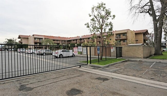 Building Photo - 11441 Acacia Pkwy