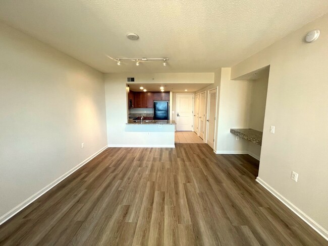 Apartment 1301 With New Wood-Style Flooring - Meridian at Grosvenor Station