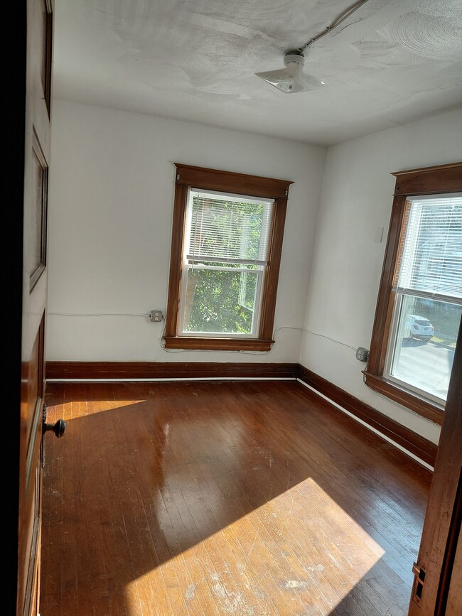 Building Photo - 617 N James St