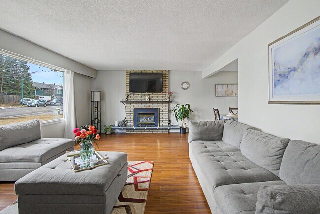 Building Photo - 1048 Babine Crescent