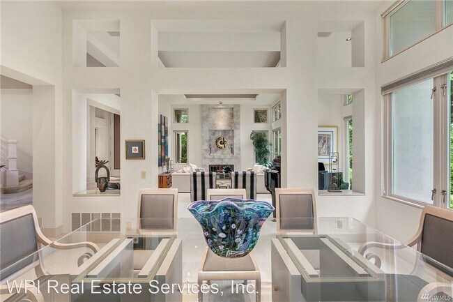 Building Photo - 4 br, 4 bath House - 2615 Evergreen Point RD