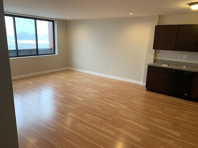 Foto principal - 6411 N Rockwell St