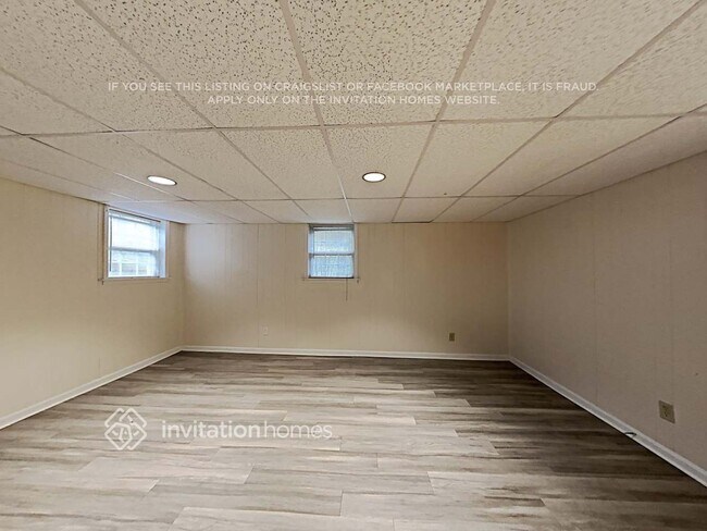 Building Photo - 4657 Cresant Ln