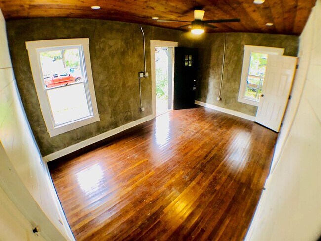 Foto del edificio - 1121 1/2 Gunter St