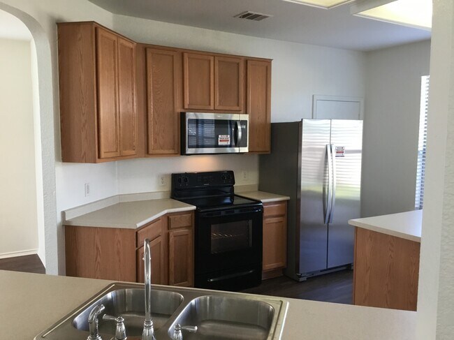 Foto del edificio - 6202 Roseborough Dr