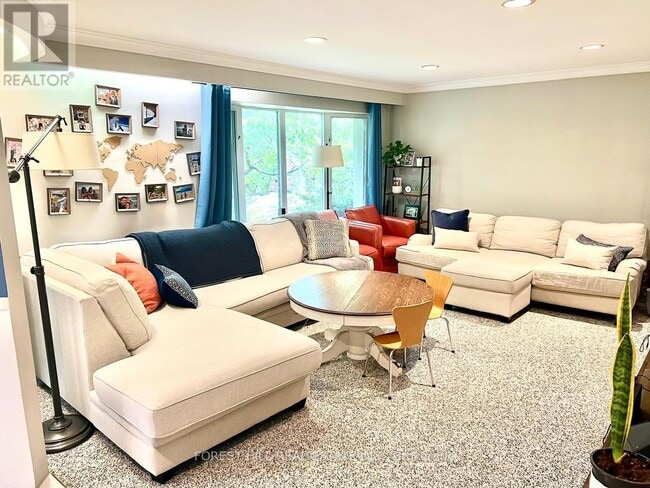 Building Photo - 4 Hyfan Ct