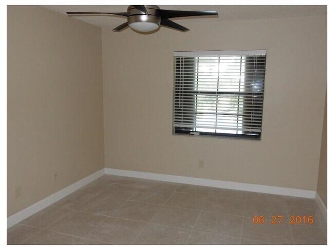 Foto del edificio - 3635 NW 94th Ave