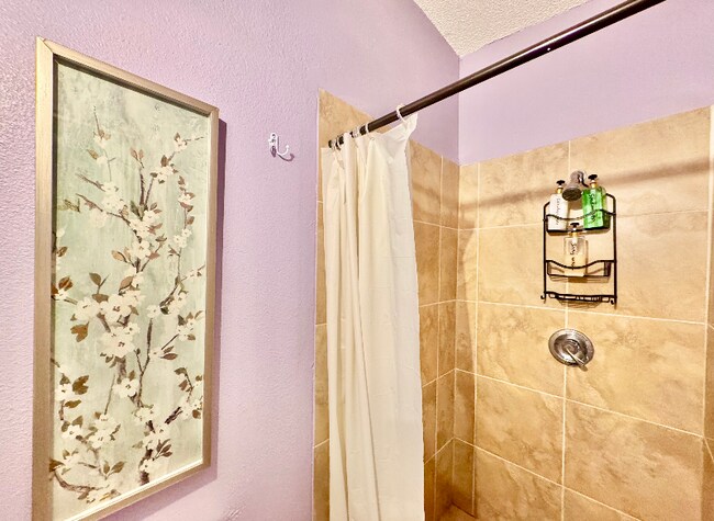 Building Photo - 5333 Longridge Ave