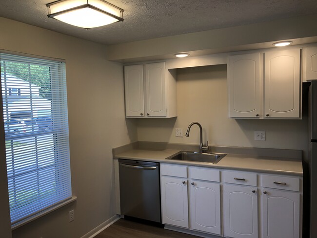 Building Photo - 54 Willowick Dr