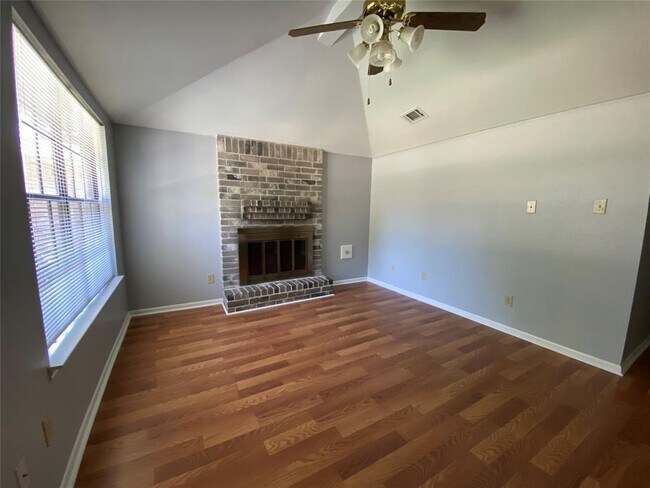 Foto del edificio - 2714 Sherwood Hollow Ln