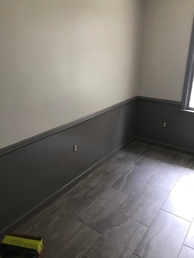 Dining area - 1550 Noble Rd