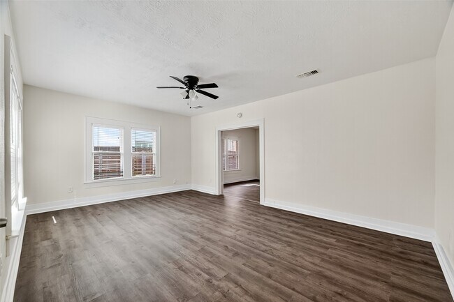 Foto del edificio - 1511 Scharpe St