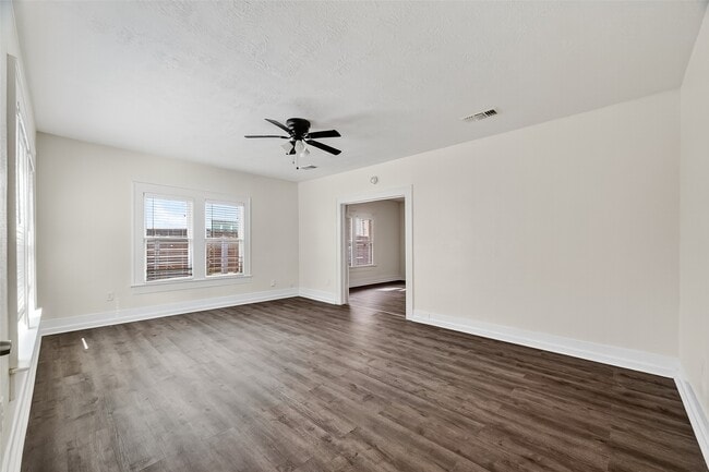 Building Photo - 1511 Scharpe St