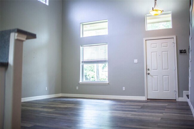 Building Photo - 1428 Kipp Ave