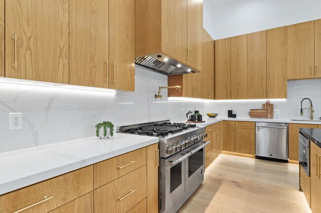 Foto del edificio - 4535 Haskell Ave