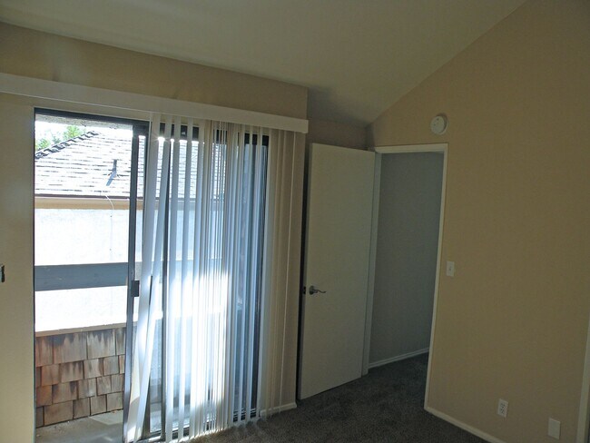 Foto del edificio - Stylish 2-Bedroom, 1.5-Bath Condo with Private Outdoor Space