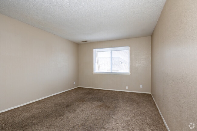 1BR, 1BA - 504SF - Living Room - Bentley Place