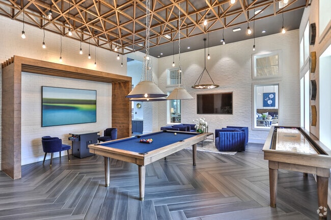 Casa club - Matthews Square