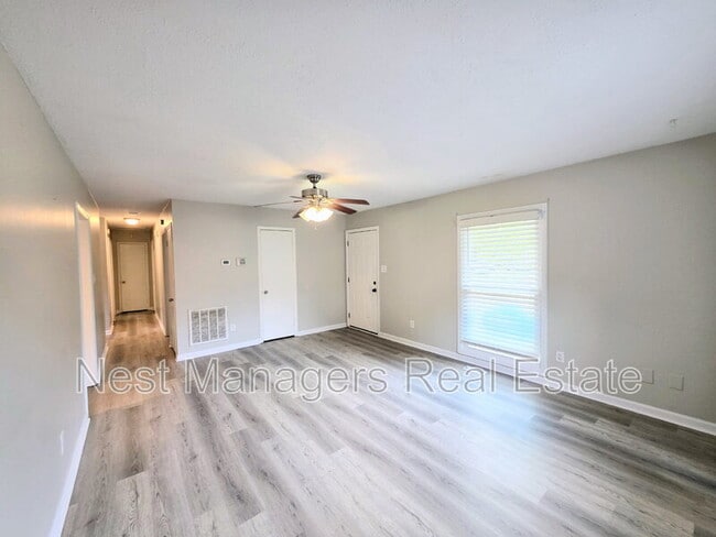 Building Photo - 425 Morley Dr