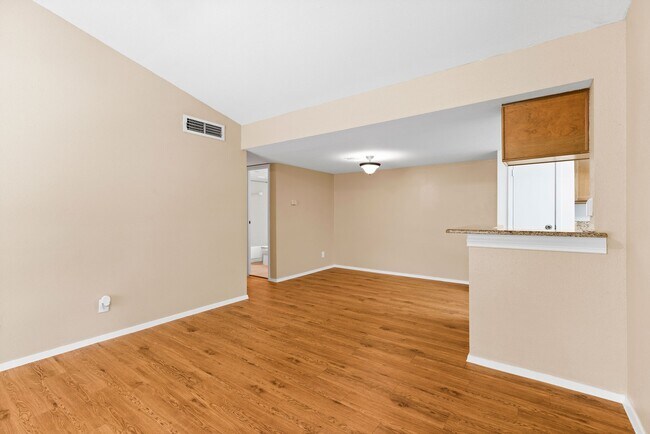 Building Photo - 14777 Wunderlich Dr