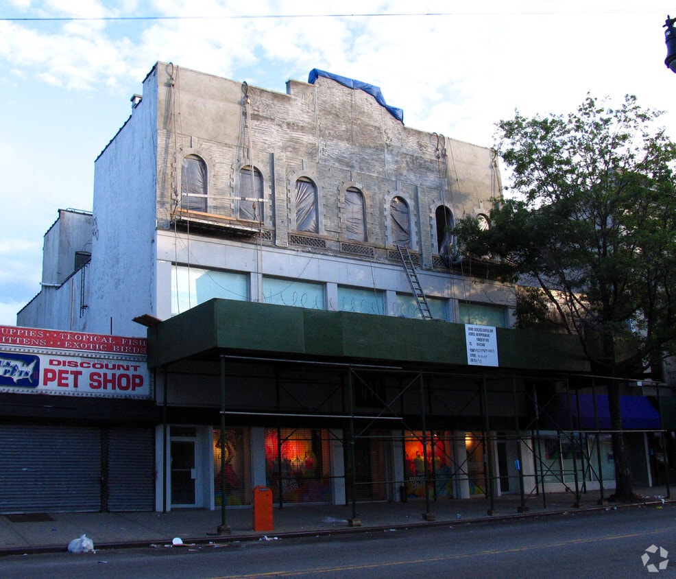 Building Photo - 31-48 Steinway St