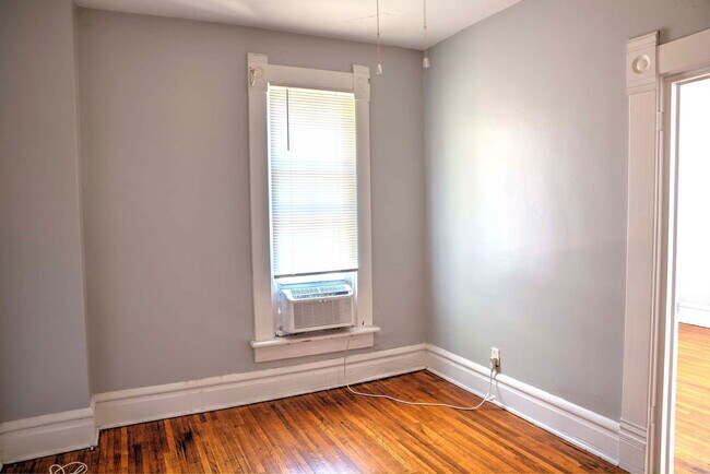 Foto del edificio - 246 1/2 W 5th Ave