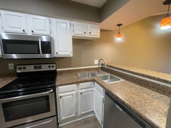 Foto del edificio - 8545 Midpark Rd