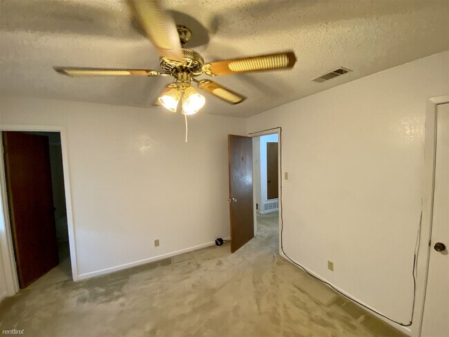 Building Photo - 3 br, 2 bath House - 3207 Sungate Dr