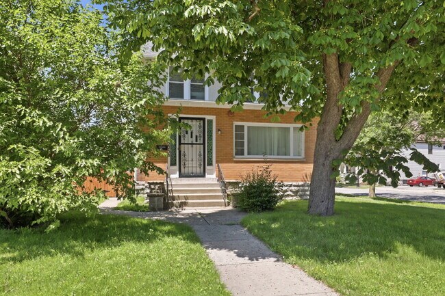 Building Photo - Furnished 10-Bedroom Single-Family Home in Buffalo