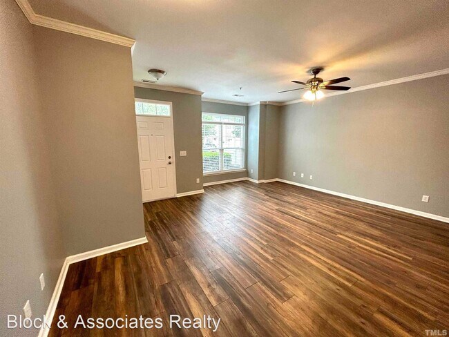 Building Photo - 3 br, 2.5 bath House - 2210 Raven Road Uni...