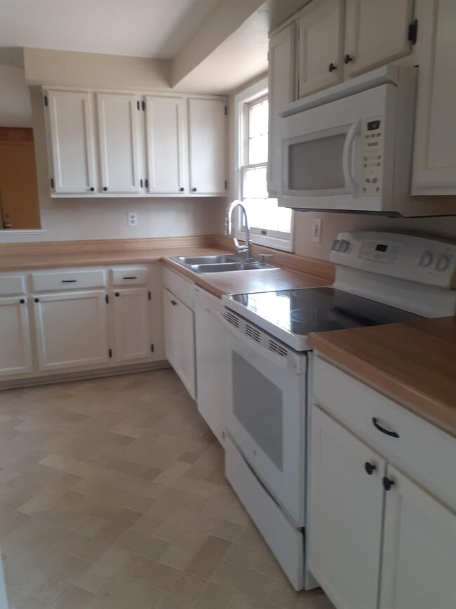 Photo - 2403 Tatnuck Ct Townhome