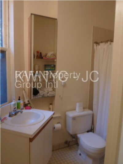 Building Photo - 512 Jersey Ave