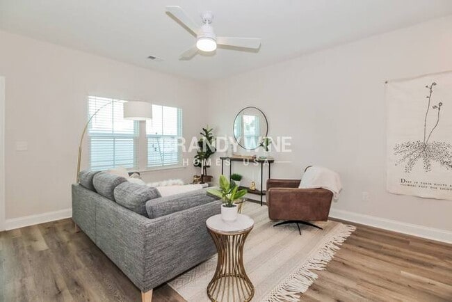 Foto del edificio - 1184 Wildflower Dr