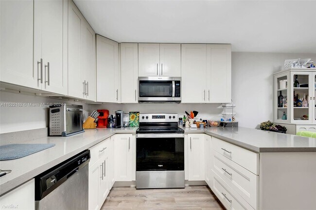 Foto del edificio - 3 br, 2 bath House - 10821 SW 78th Ave # 1...