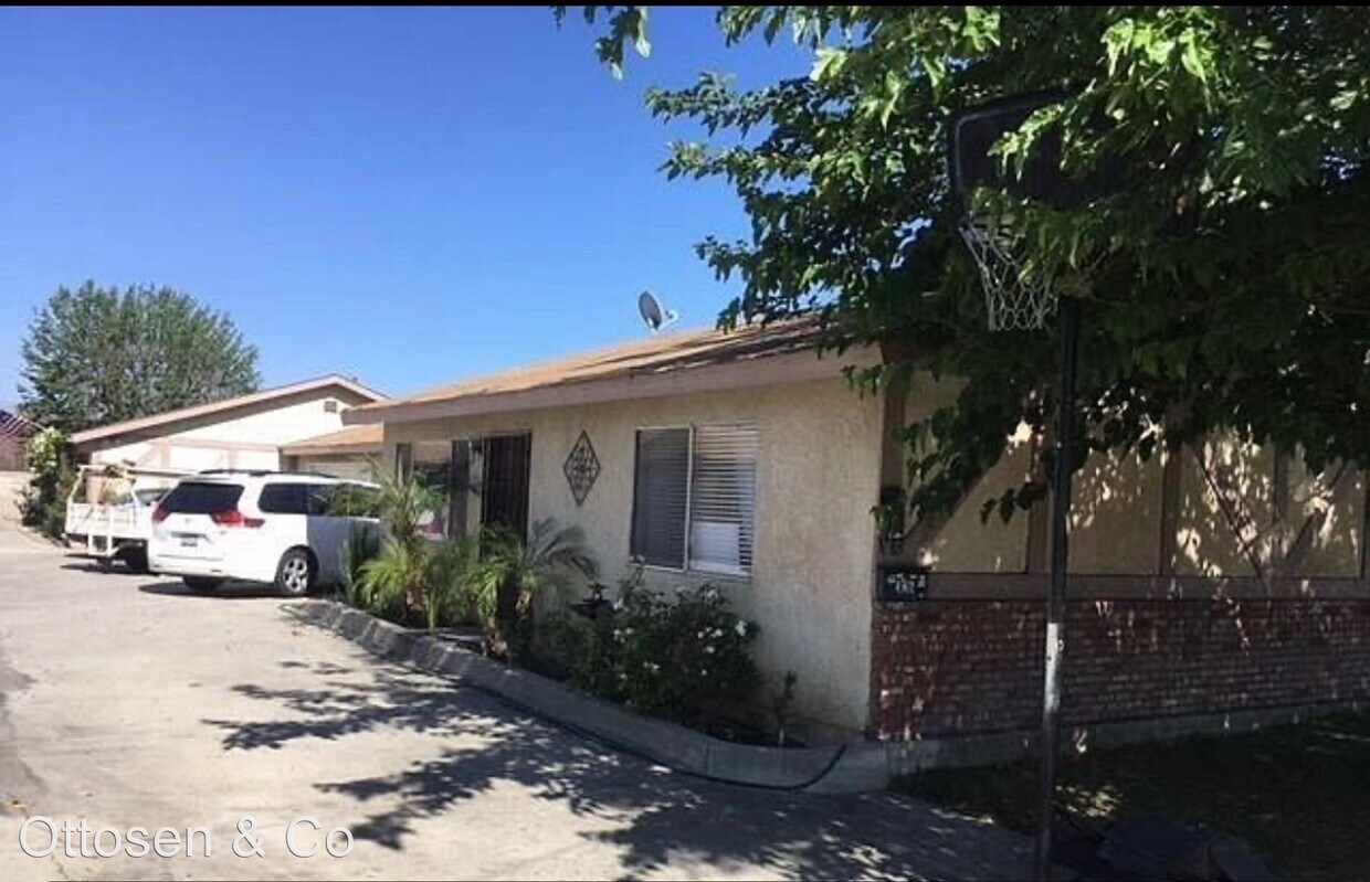 326 N Dalton Ave, Azusa, CA 91702 Room for Rent in Azusa, CA
