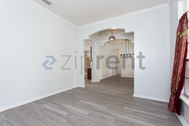 Foto del edificio - 168 Oak Common Ave