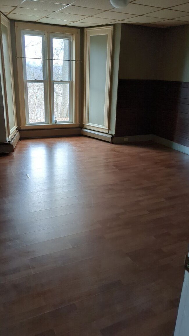 Foto del edificio - 51 Brattleboro Rd